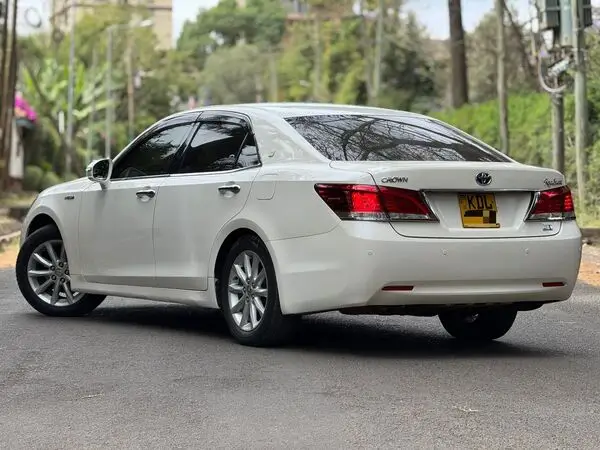 2015 Toyota Crown Royal Saloon