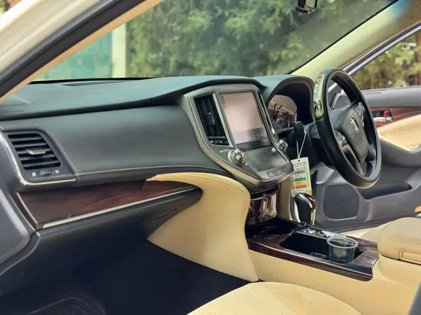 2015 Toyota Crown Royal Saloon