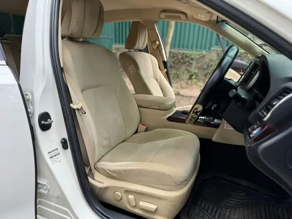 2015 Toyota Crown Royal Saloon