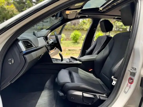 2017 BMW 318i M Sport Leather Sunroof