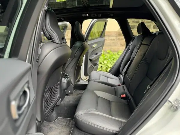 2021 Volvo XC60 AWD R Design Sunroof