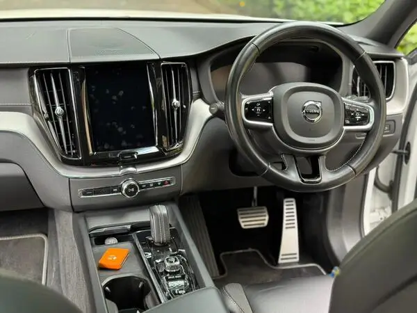2021 Volvo XC60 AWD R Design Sunroof