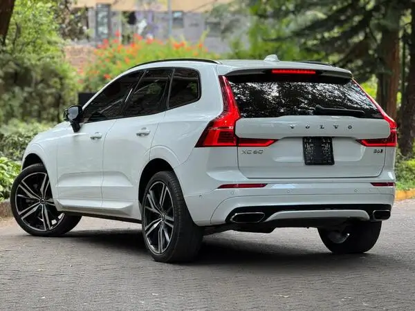 2021 Volvo XC60 AWD R Design Sunroof