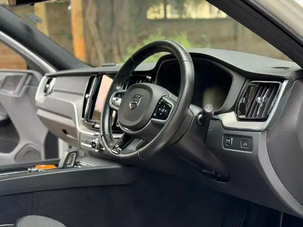 2021 Volvo XC60 AWD R Design Sunroof