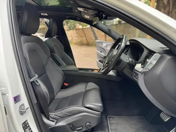 2021 Volvo XC60 AWD R Design Sunroof