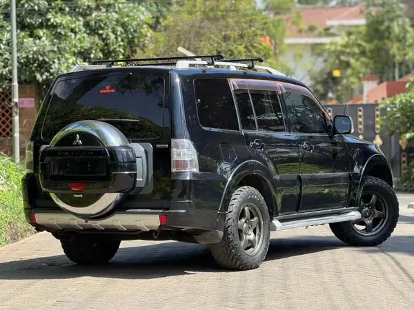 2011 Mitsubishi Pajero Exceed