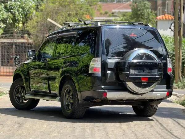 2011 Mitsubishi Pajero Exceed