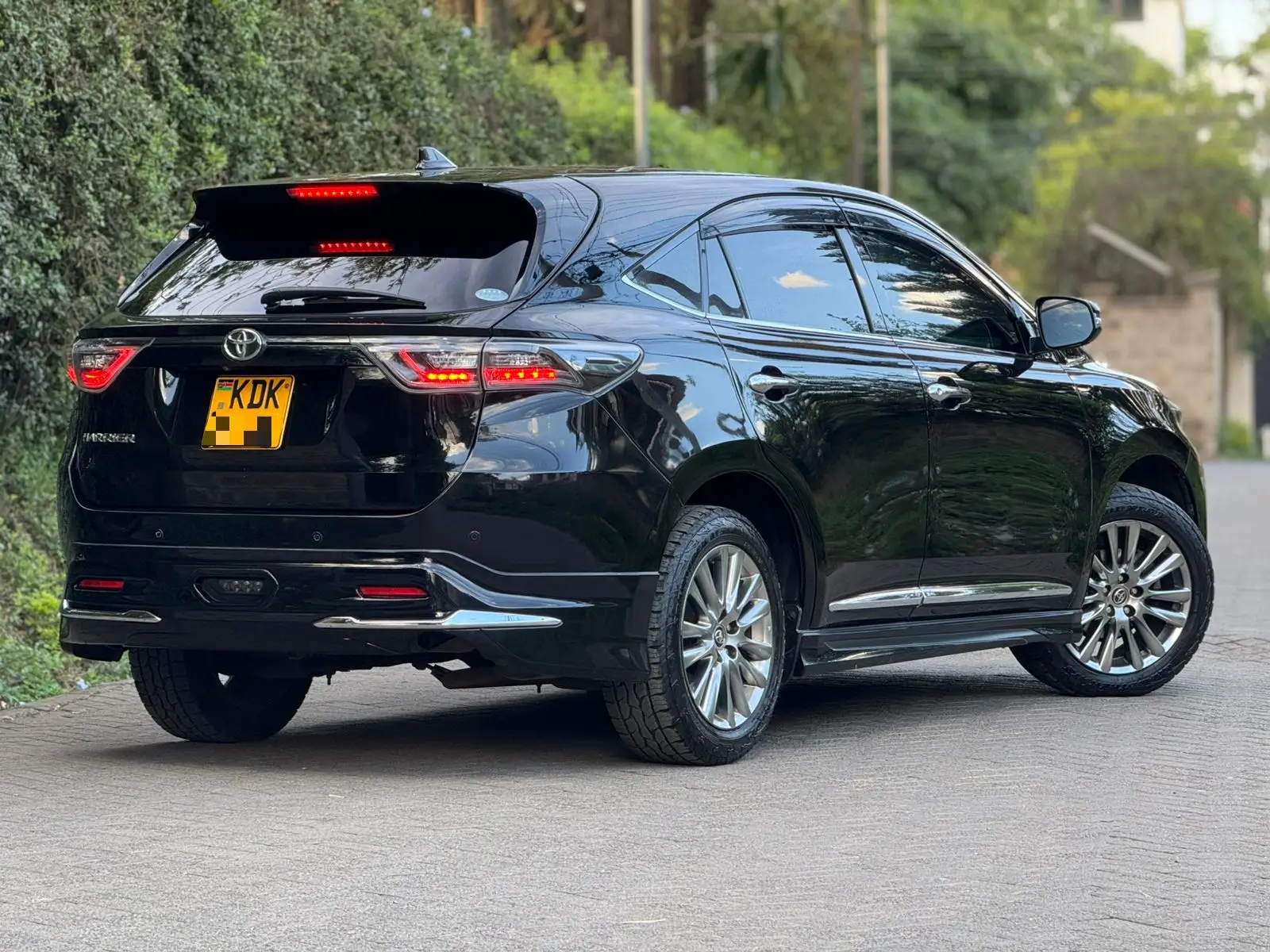 2016 Toyota Harrier Fully Loaded Sunroof