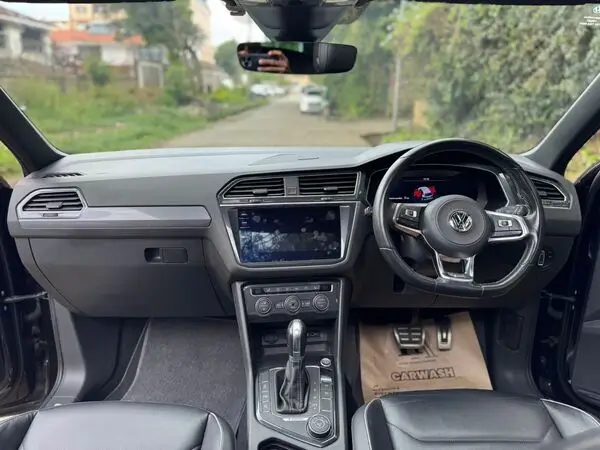 2019 Volkswagen Tiguan Fully Loaded Sunroof