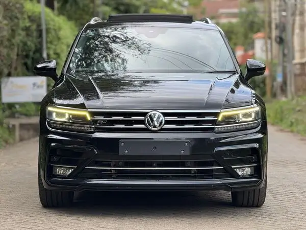 2019 Volkswagen Tiguan Fully Loaded Sunroof
