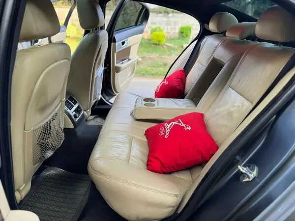 2013 Jaguar XF Sunroof