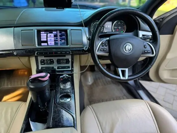 2013 Jaguar XF Sunroof