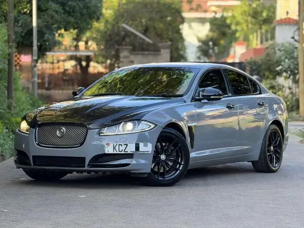 2013 Jaguar XF Sunroof
