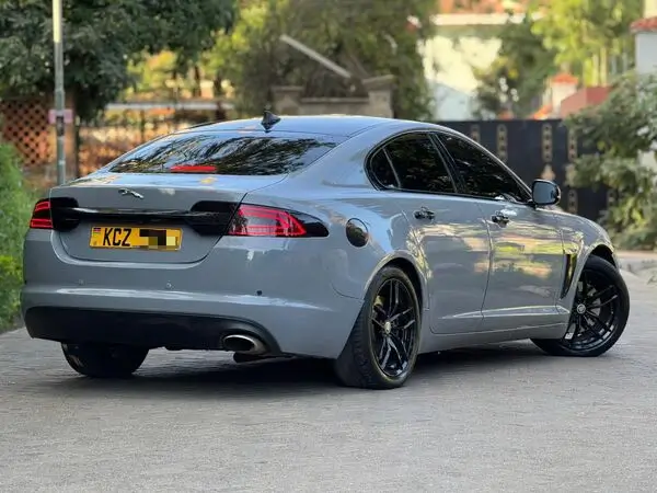 2013 Jaguar XF Sunroof