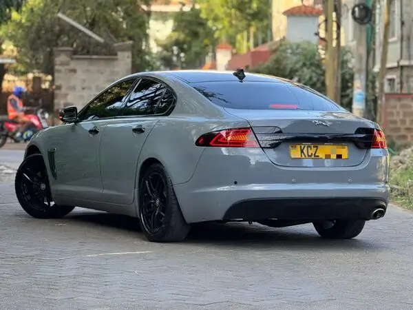 2013 Jaguar XF Sunroof