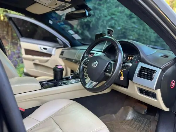 2013 Jaguar XF Sunroof