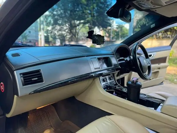 2013 Jaguar XF Sunroof