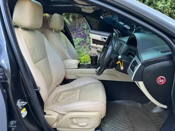 2013 Jaguar XF Sunroof