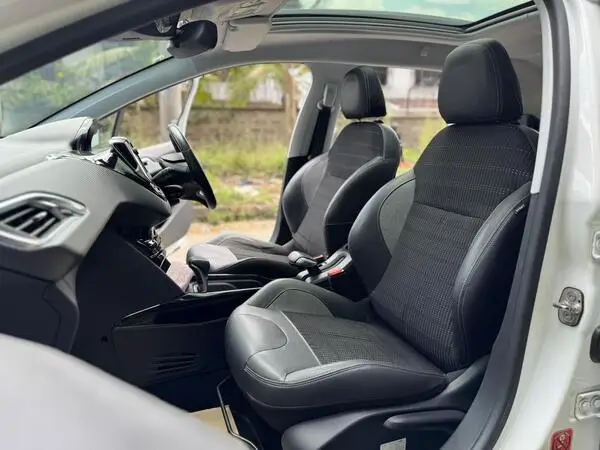 2018 Peugeot 2008 Moonroof Low Mileage