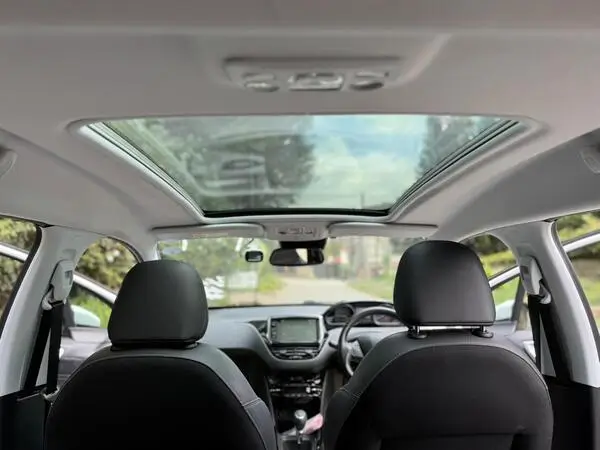 2018 Peugeot 2008 Moonroof Low Mileage