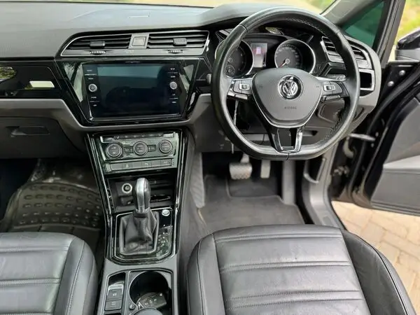 2018 Volkswagen Touran Fully Loaded Sunroof