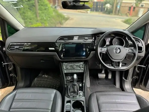 2018 Volkswagen Touran Fully Loaded Sunroof