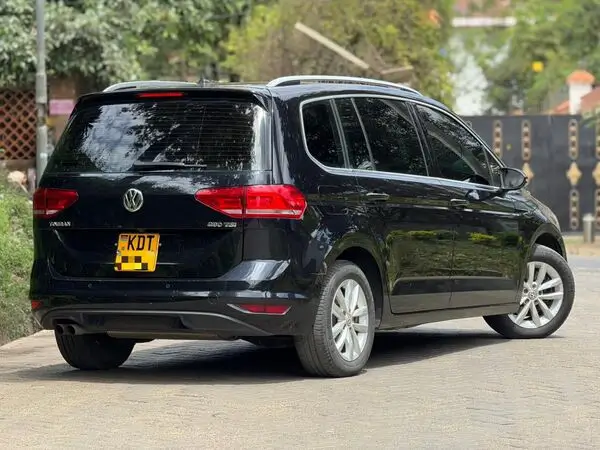 2018 Volkswagen Touran Fully Loaded Sunroof