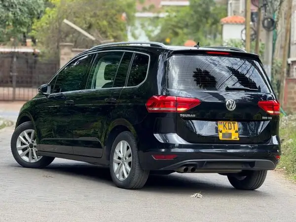 2018 Volkswagen Touran Fully Loaded Sunroof