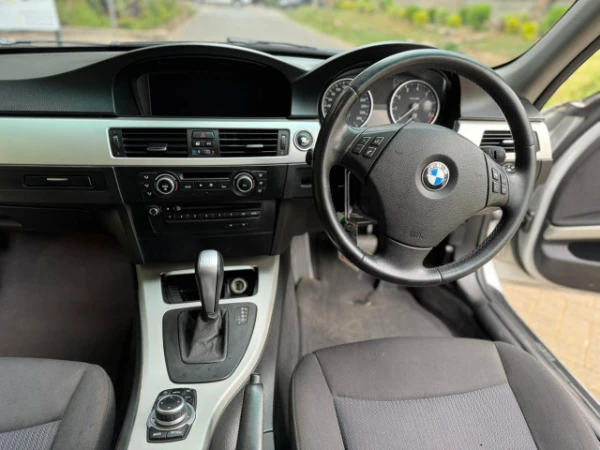 2011 BMW 320i