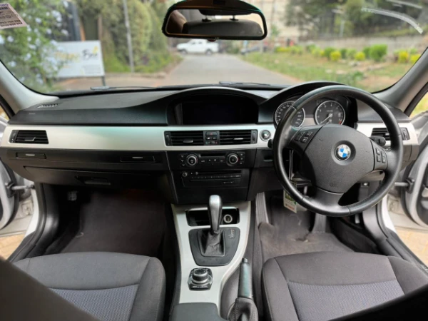 2011 BMW 320i