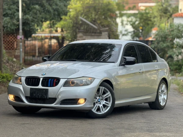 2011 BMW 320i