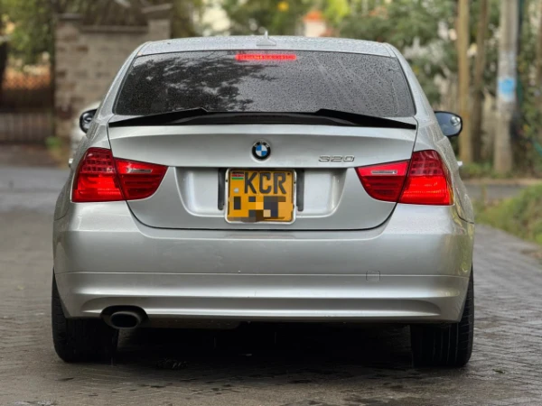 2011 BMW 320i