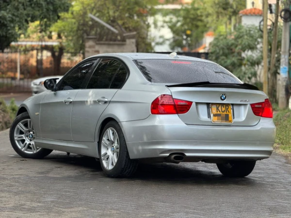2011 BMW 320i