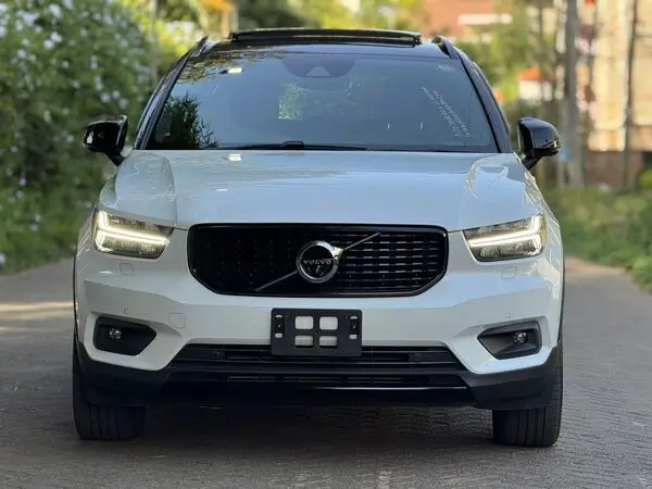 2020 Volvo XC40 T5 R-Design Sunroof