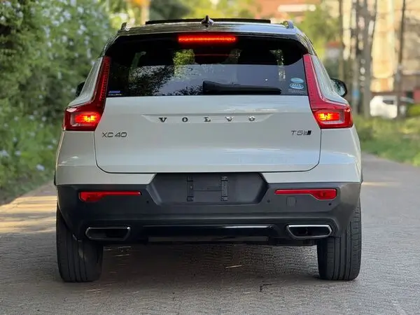 2020 Volvo XC40 T5 R-Design Sunroof