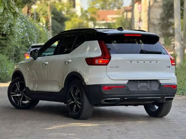 2020 Volvo XC40 T5 R-Design Sunroof