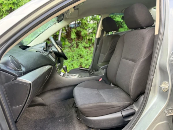 2010 Mazda Axela Sedan