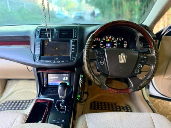 2009 Toyota Crown Royal Saloon