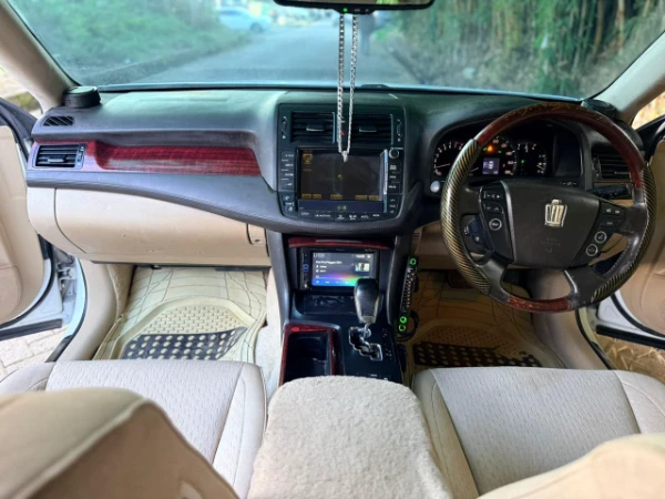 2009 Toyota Crown Royal Saloon
