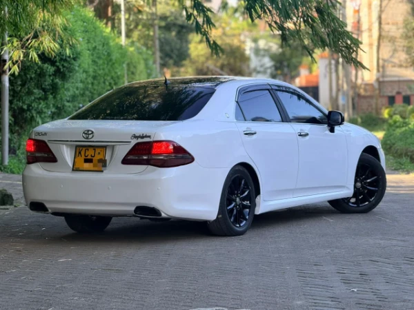 2009 Toyota Crown Royal Saloon