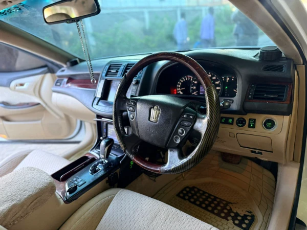 2009 Toyota Crown Royal Saloon