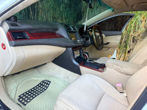 2009 Toyota Crown Royal Saloon