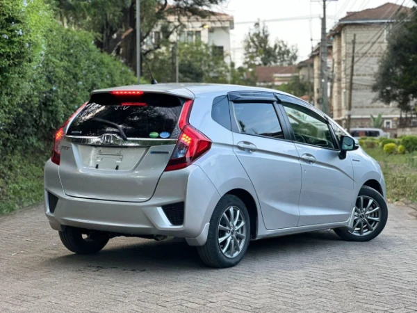 2017 Honda Fit Shuttle Hybrid