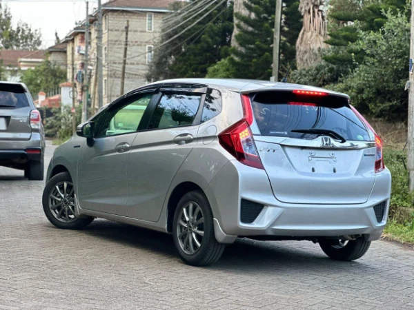 2017 Honda Fit Shuttle Hybrid