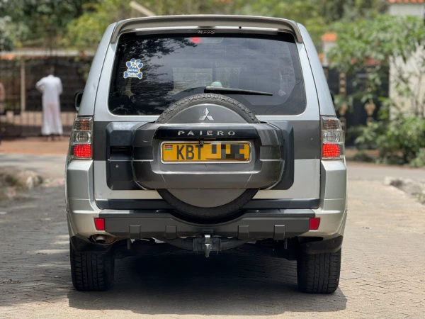 2012 Mitsubishi Pajero