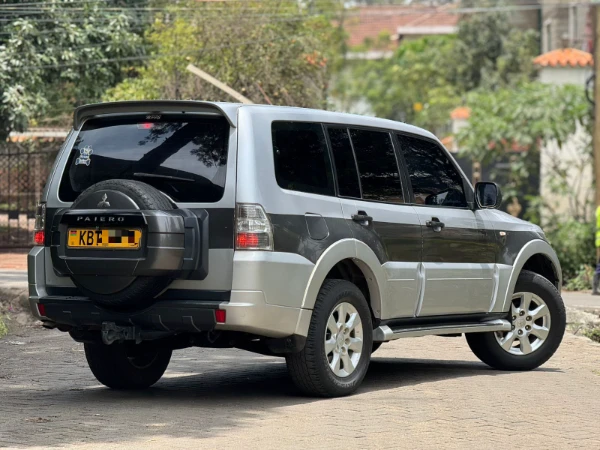 2012 Mitsubishi Pajero