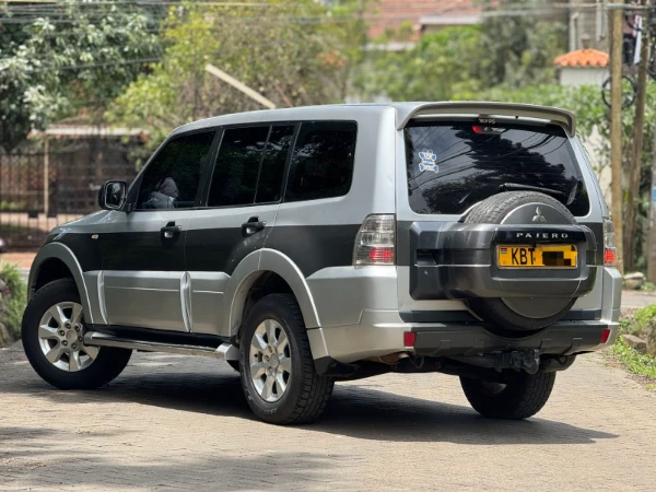 2012 Mitsubishi Pajero