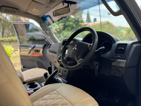 2012 Mitsubishi Pajero