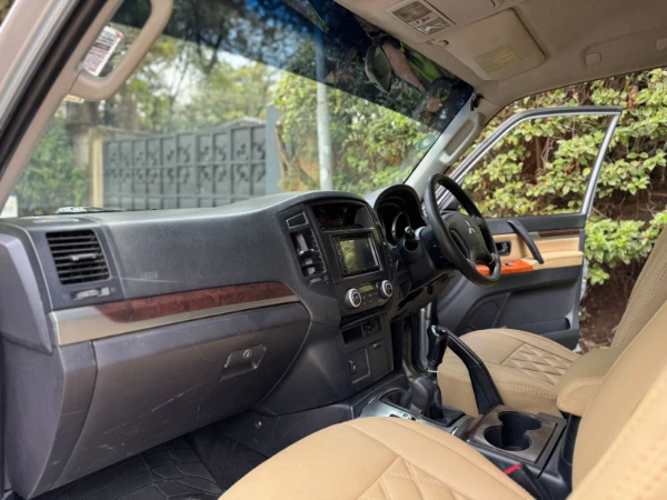 2012 Mitsubishi Pajero
