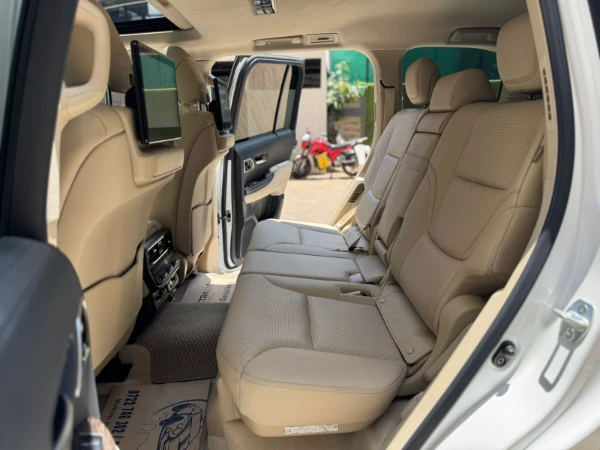 2023 Toyota Land Cruiser ZX LC300 Fully Loaded